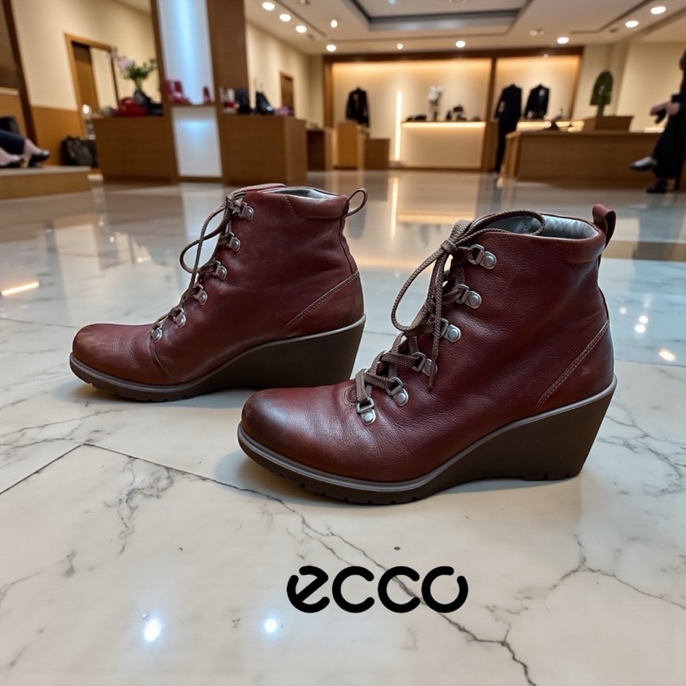 NEW, ECCO Adora Leather Wedge Ankle Boots, Size 39, Brown